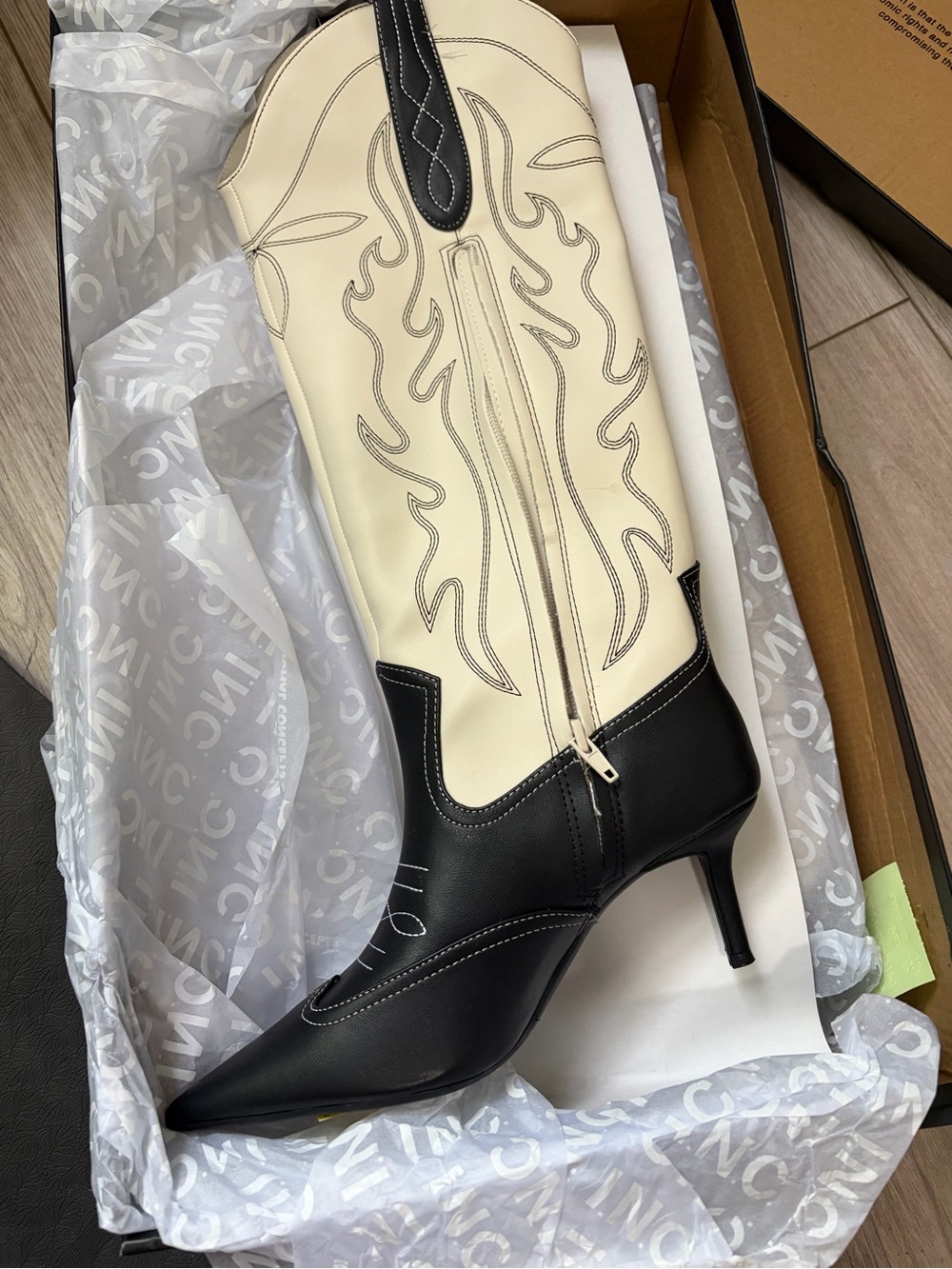 HP Black and Cream Western-Inspired Pointed Knee-High Heeled Boots